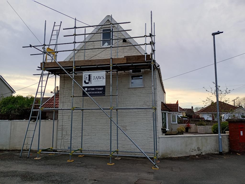 Detached house scaffolding